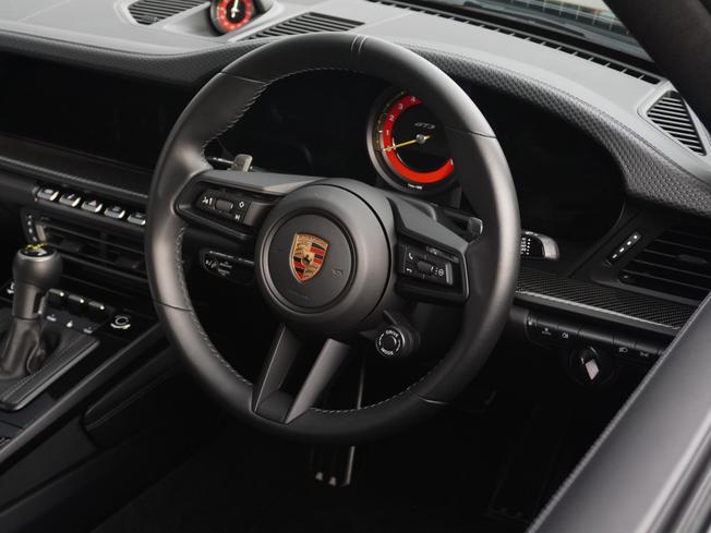 PORSCHE 911 Photo 8