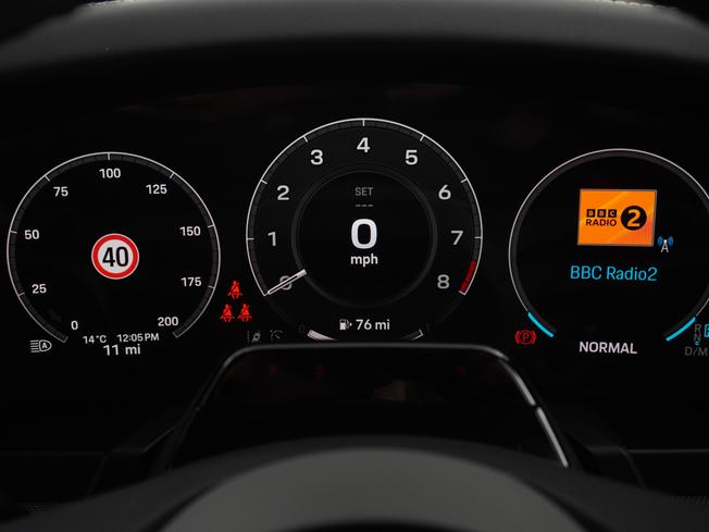 PORSCHE 911 Photo 17
