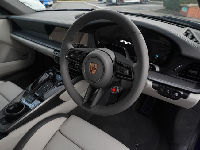 PORSCHE 911 Photo 8