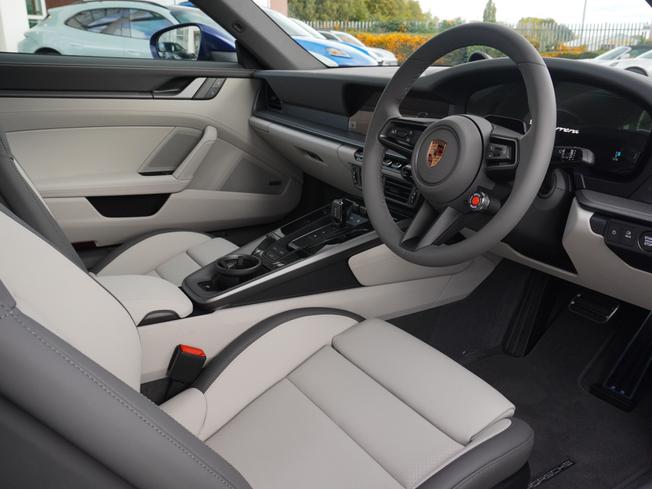 PORSCHE 911 Photo 9