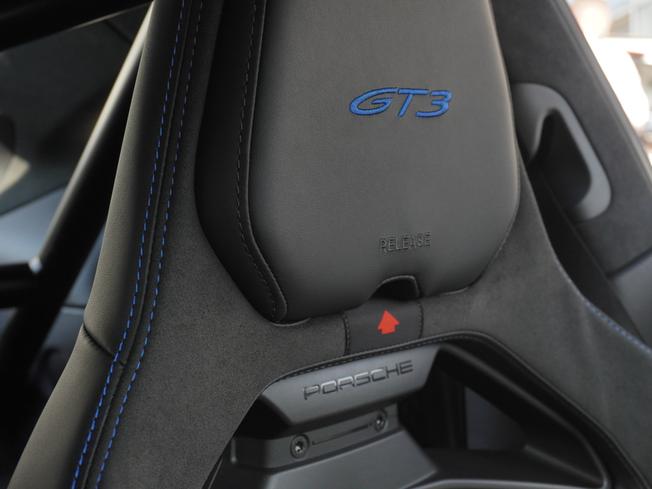 PORSCHE 911 Photo 20