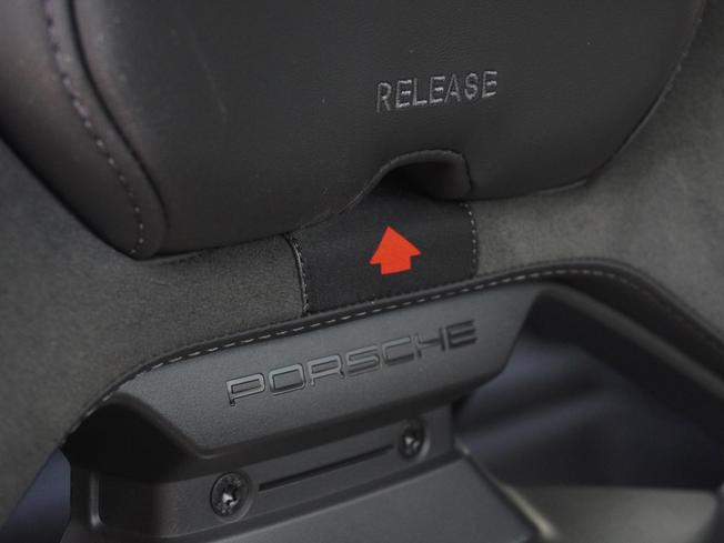 PORSCHE 911 Photo 21