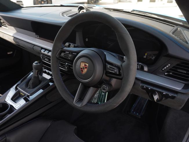 PORSCHE 911 Photo 8