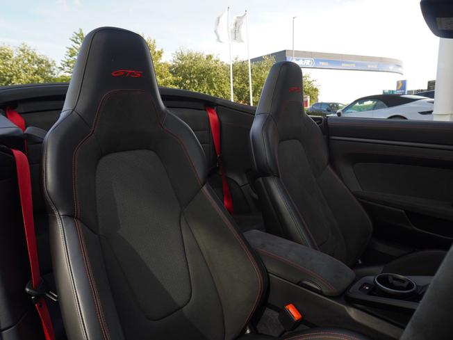 PORSCHE 911 Photo 10
