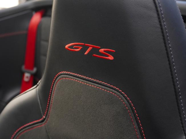 PORSCHE 911 Photo 14