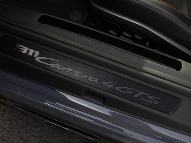 PORSCHE 911 Photo 32