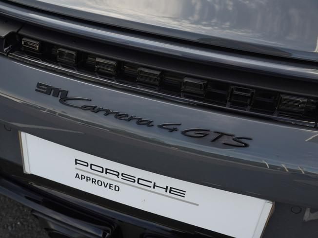 PORSCHE 911 Photo 36
