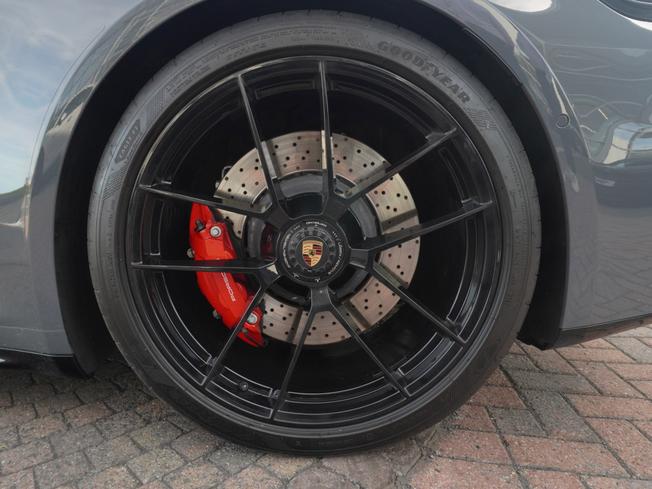 PORSCHE 911 Photo 4