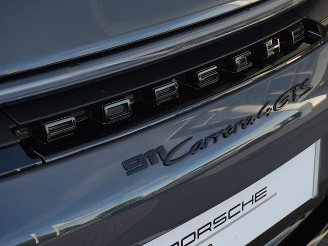 PORSCHE 911 Photo 42