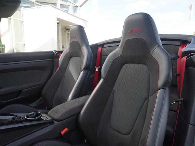 PORSCHE 911 Photo 9