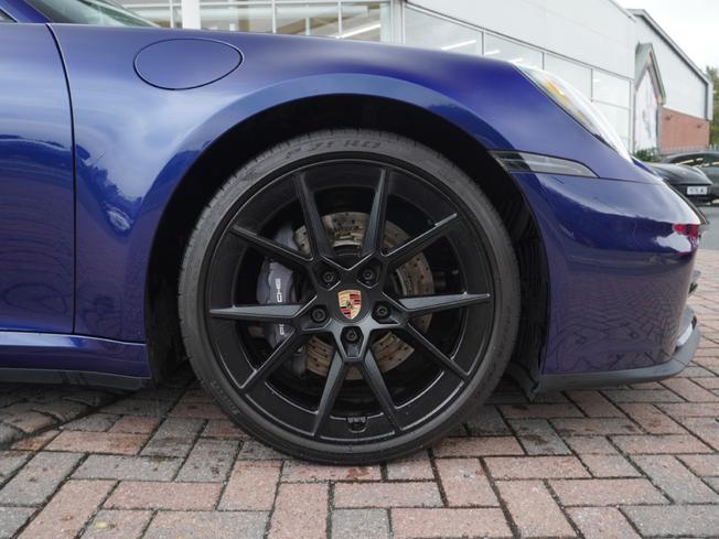 Porsche 911 Photo 4
