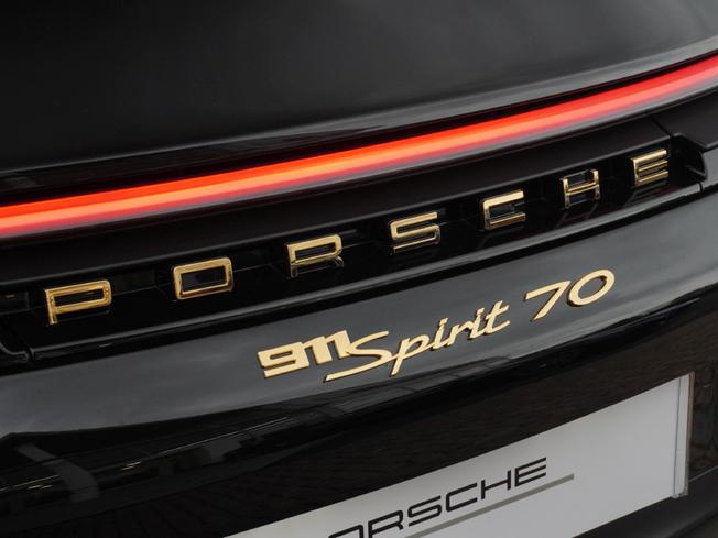 PORSCHE 911 Photo 13