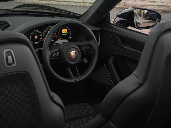 PORSCHE 911 Photo 16