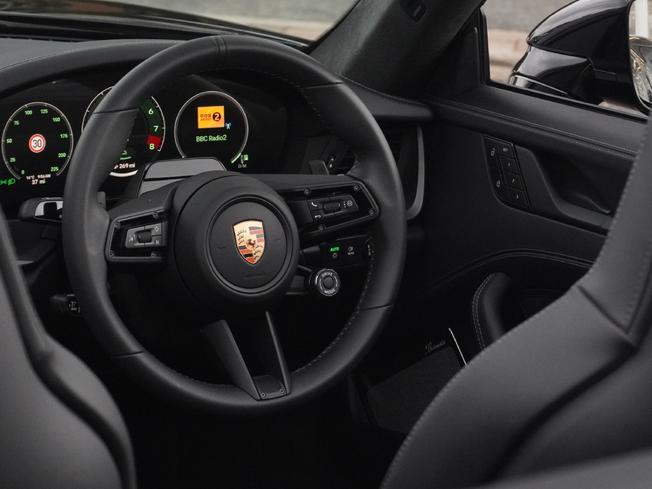 PORSCHE 911 Photo 17