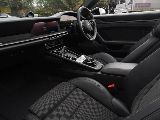 PORSCHE 911 Photo 3