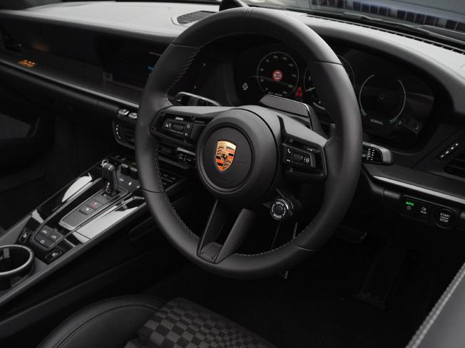 PORSCHE 911 Photo 34