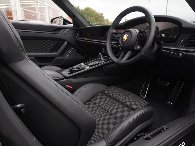 PORSCHE 911 Photo 35
