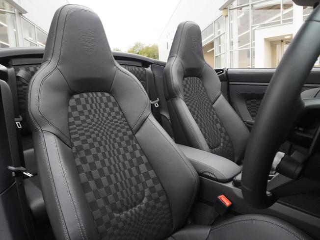 PORSCHE 911 Photo 36