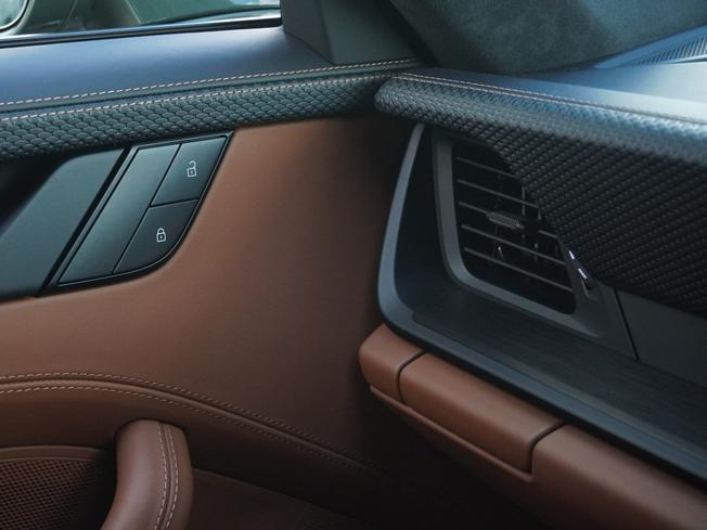 PORSCHE 911 Photo 21