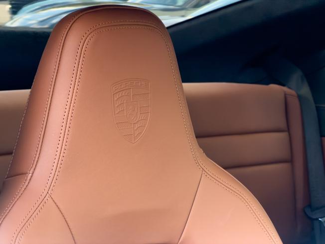 PORSCHE 911 Photo 8