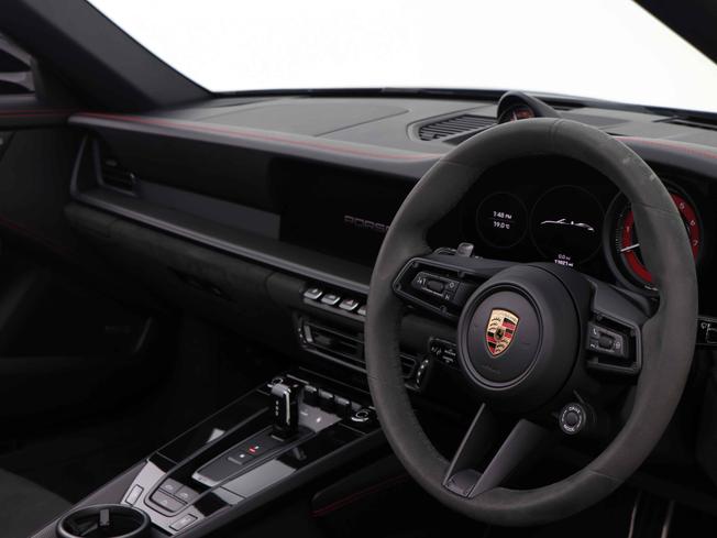 PORSCHE 911 Photo 37