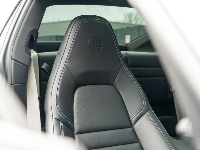 PORSCHE 911 Photo 10