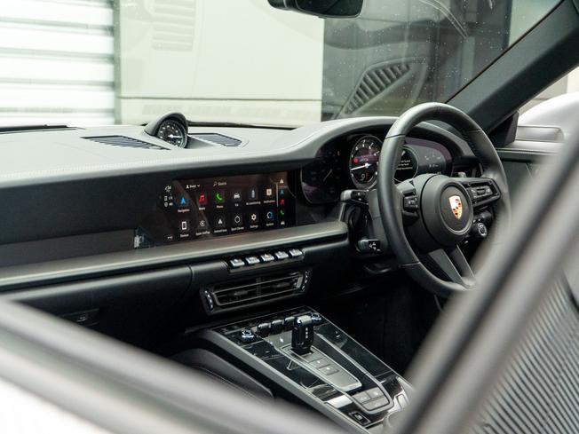 PORSCHE 911 Photo 15