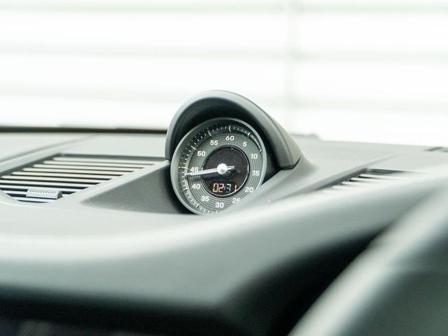PORSCHE 911 Photo 17