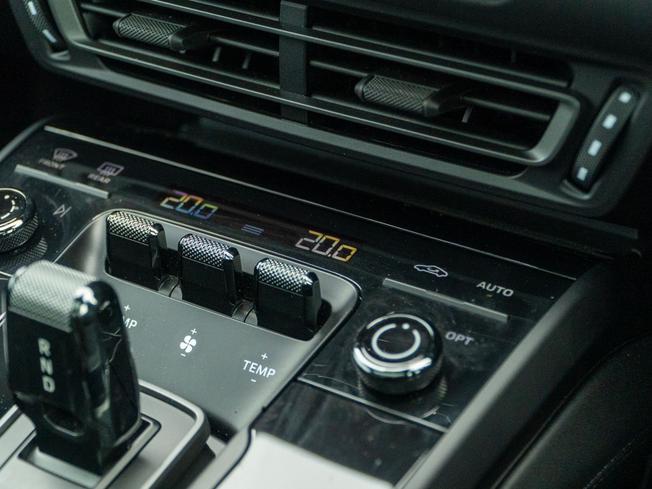 PORSCHE 911 Photo 19
