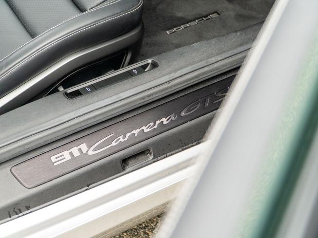 PORSCHE 911 Photo 26