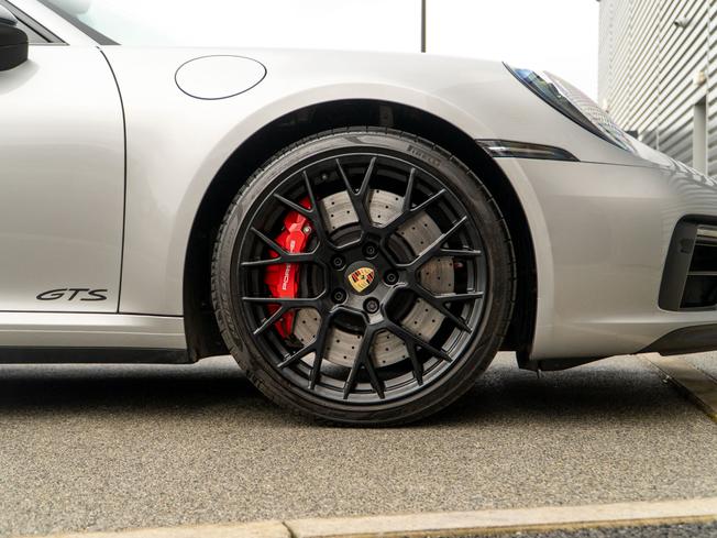 PORSCHE 911 Photo 4