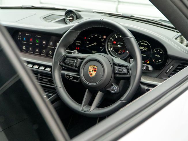 PORSCHE 911 Photo 9