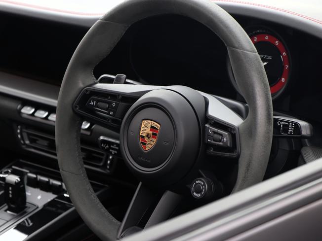 PORSCHE 911 Photo 23