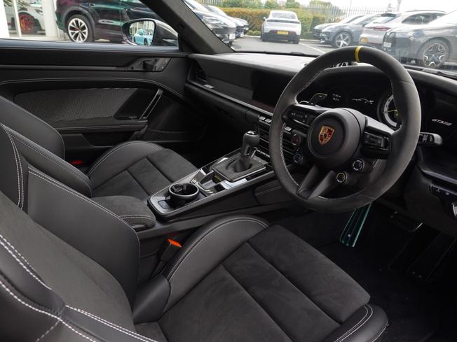 PORSCHE 911 Photo 2