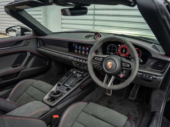PORSCHE 911 Photo 13