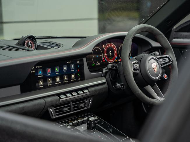 PORSCHE 911 Photo 14