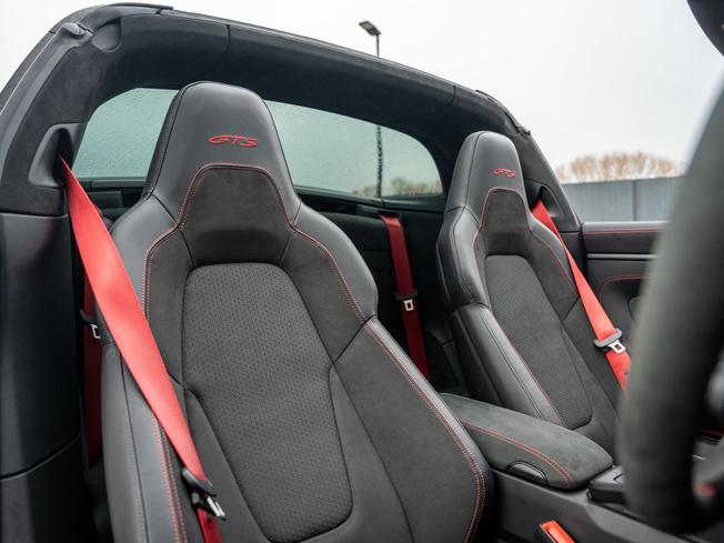 PORSCHE 911 Photo 17