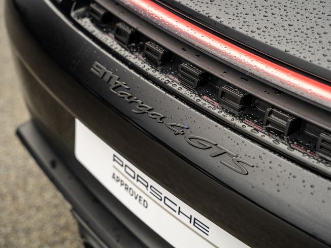 PORSCHE 911 Photo 39