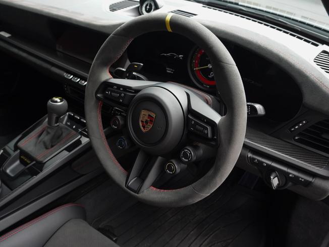 PORSCHE 911 Photo 8