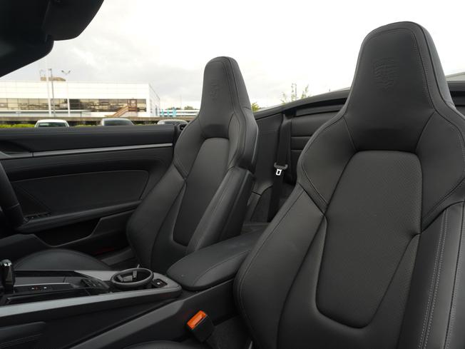 PORSCHE 911 Photo 10
