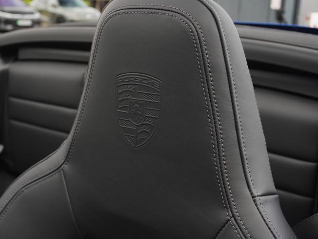 PORSCHE 911 Photo 12