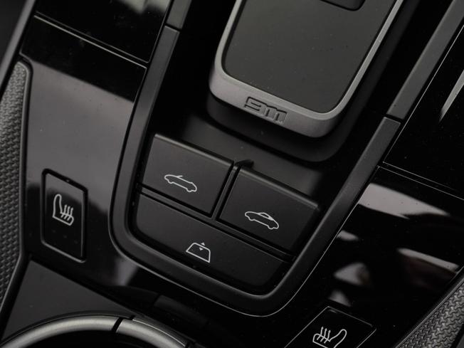PORSCHE 911 Photo 17