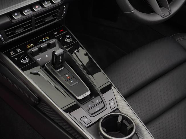PORSCHE 911 Photo 18