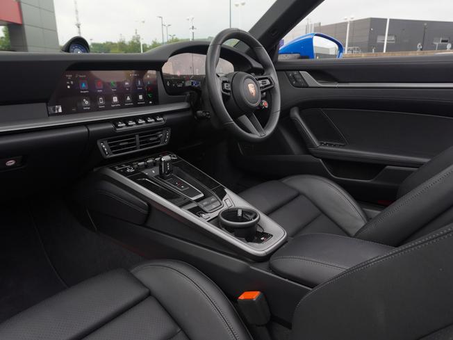PORSCHE 911 Photo 3