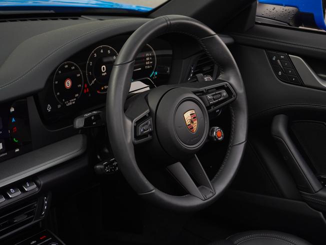 PORSCHE 911 Photo 8