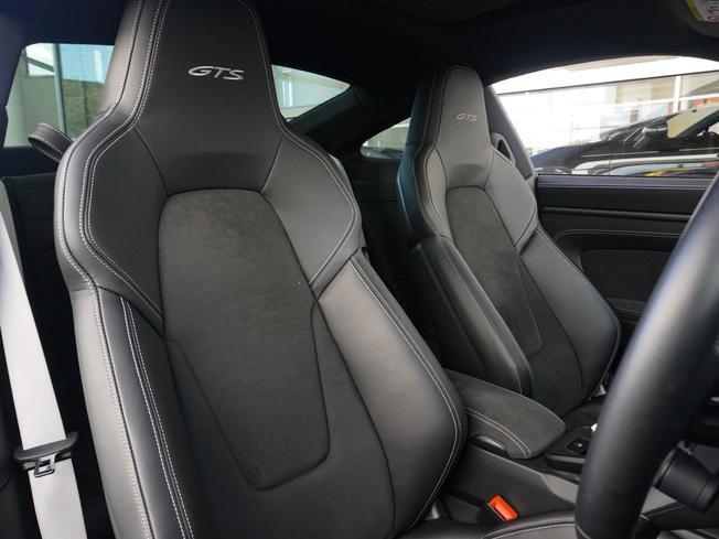 PORSCHE 911 Photo 10