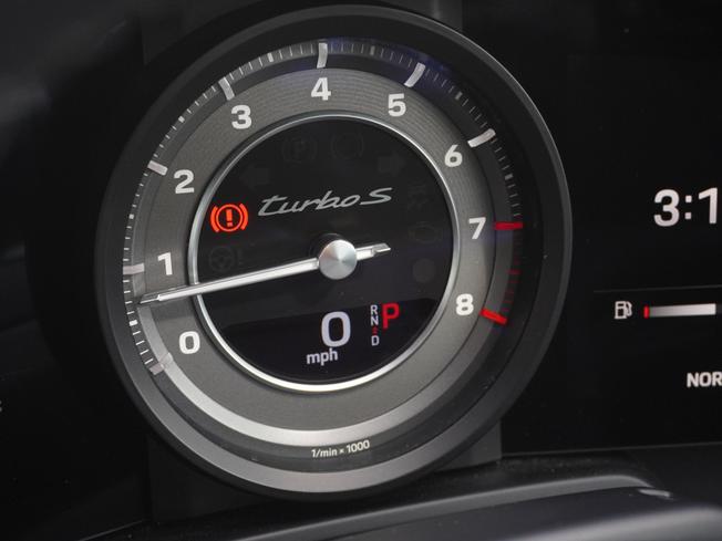 PORSCHE 911 Photo 17