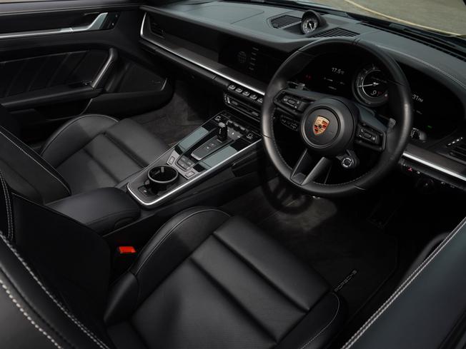 PORSCHE 911 Photo 3