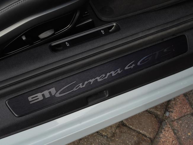 PORSCHE 911 Photo 39