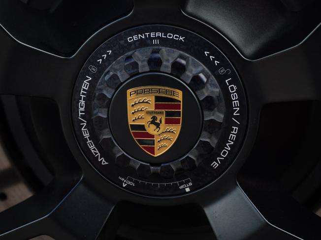 PORSCHE 911 Photo 40